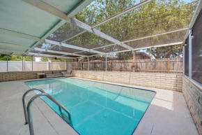 Pool home mins to the beach!